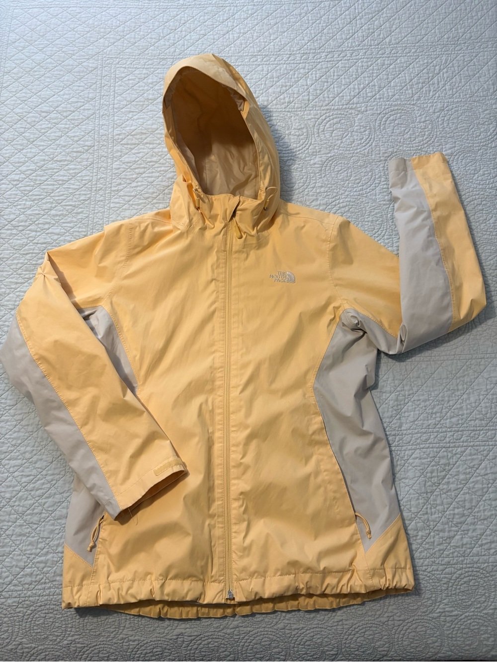 North Face Dryvent rain storm windbreaker jacket. Size medium.